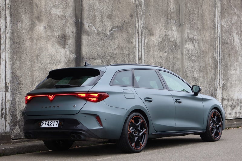 2026 Cupra Leon VZ Sportstourer image 3