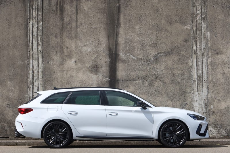 2026 Cupra Leon VZ Sportstourer image 2