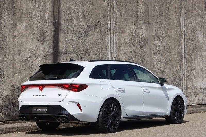 2026 Cupra Leon VZ Sportstourer image 3