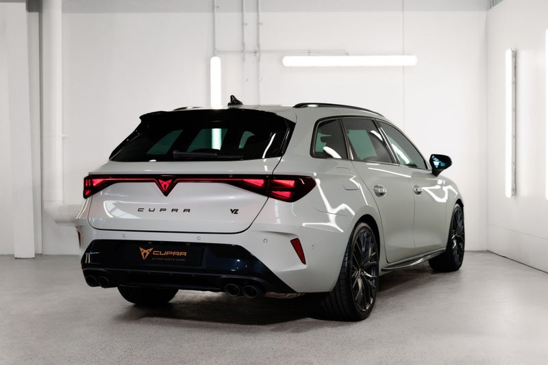 2026 Cupra Leon VZ Sportstourer Pantera Edition image 2