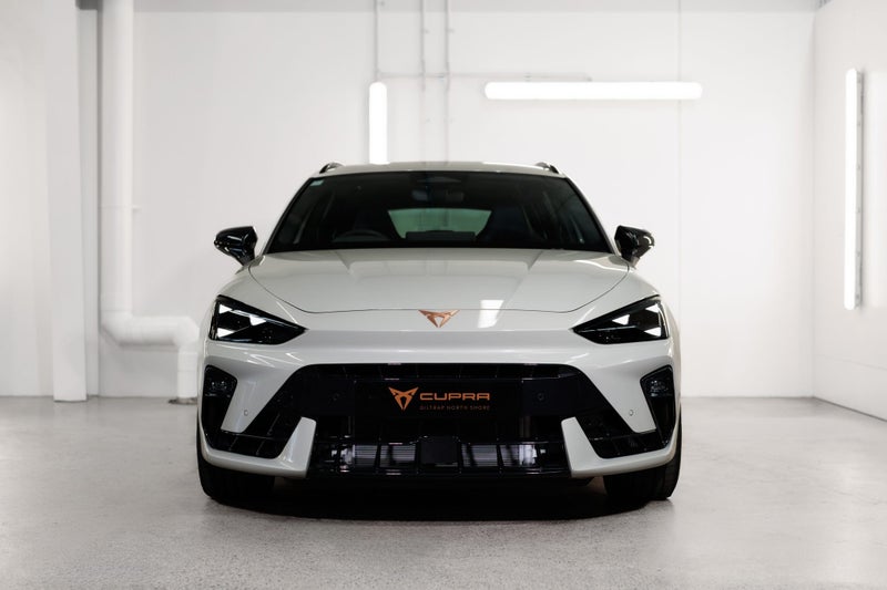 2026 Cupra Leon VZ Sportstourer Pantera Edition image 3