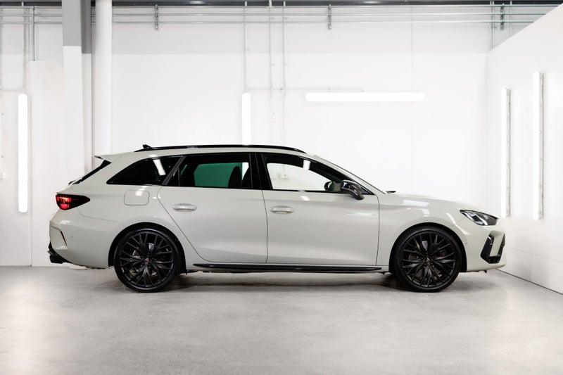 2026 Cupra Leon VZ Sportstourer Pantera Edition image 4