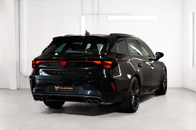 2026 Cupra Leon VZ Sportstourer Pantera Edition image 2