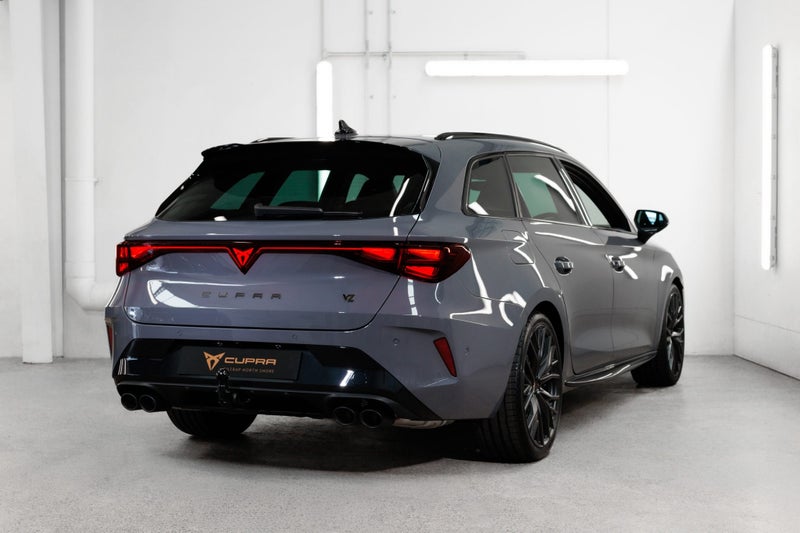 2026 Cupra Leon VZ Sportstourer Pantera Edition image 2