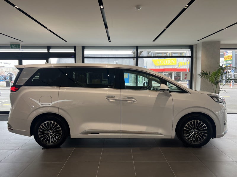 2026 DENZA D9 EV AWD image 2