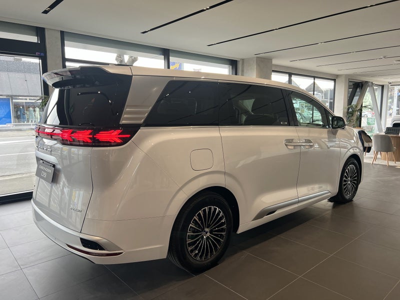2026 DENZA D9 EV AWD image 3