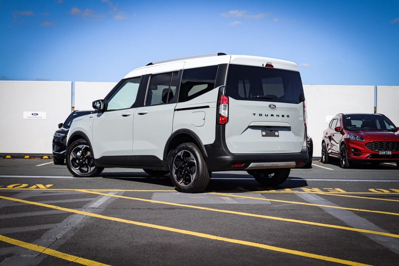 2026 Ford Courier 1.0P/7At image 3