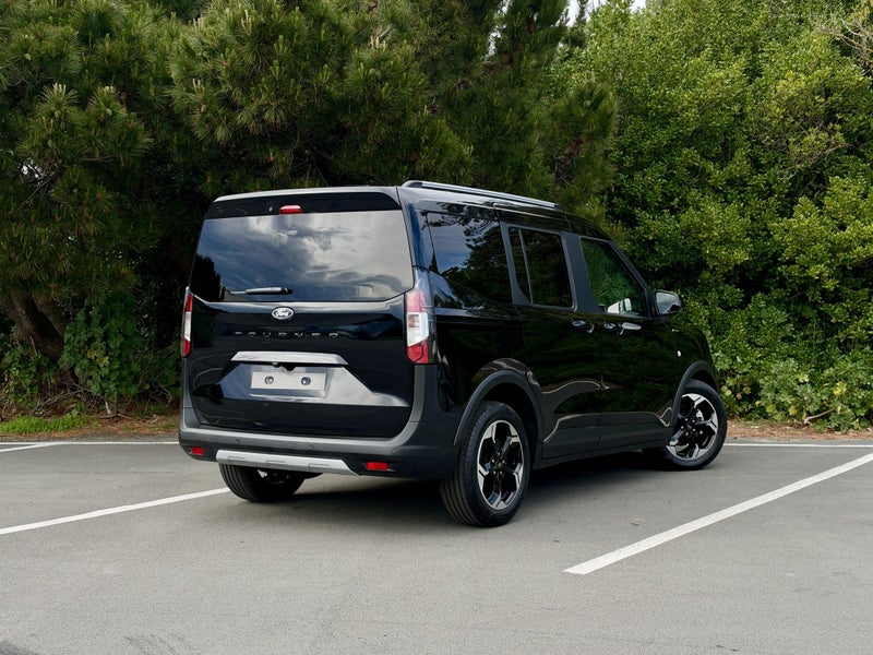 2026 Ford Courier Transit Custom Tourneo Active image 4