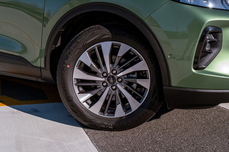 2026 Ford Escape Titanium 2.5 L Hybrid image 2