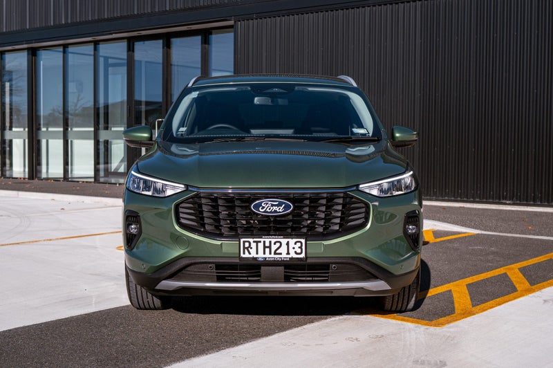 2026 Ford Escape Titanium 2.5 L Hybrid image 3