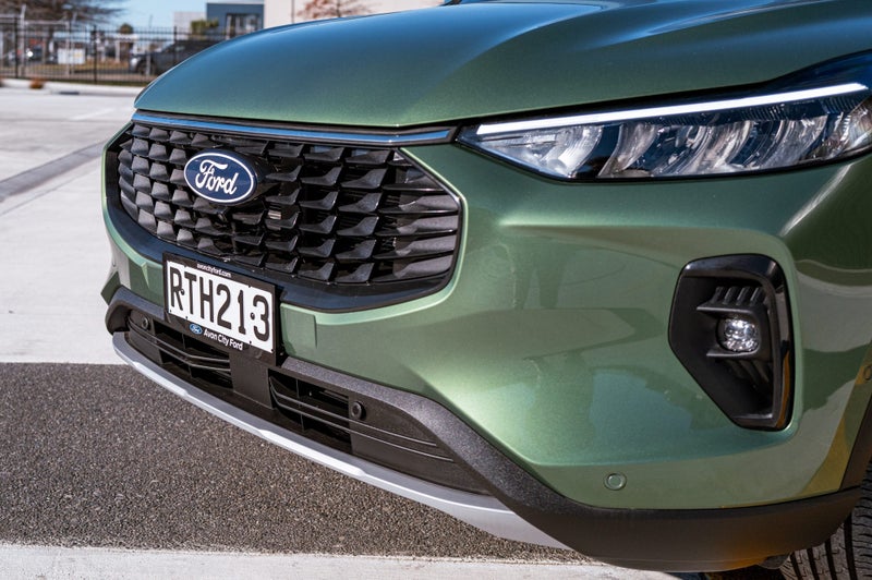 2026 Ford Escape Titanium 2.5 L Hybrid image 4