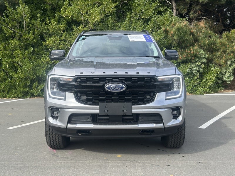 2026 Ford Everest Black Edition image 3