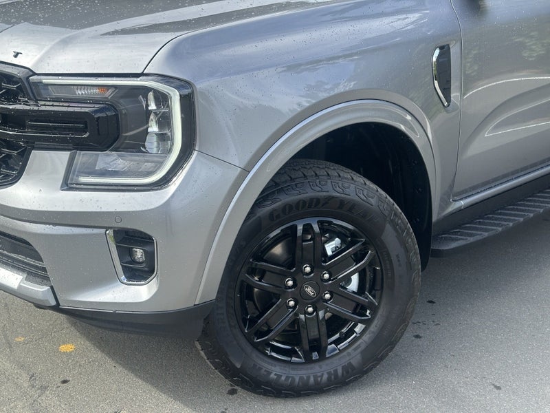 2026 Ford Everest Black Edition image 4