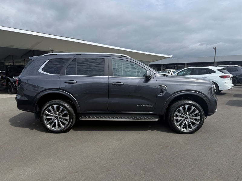 2026 Ford Everest PLATINUM image 2