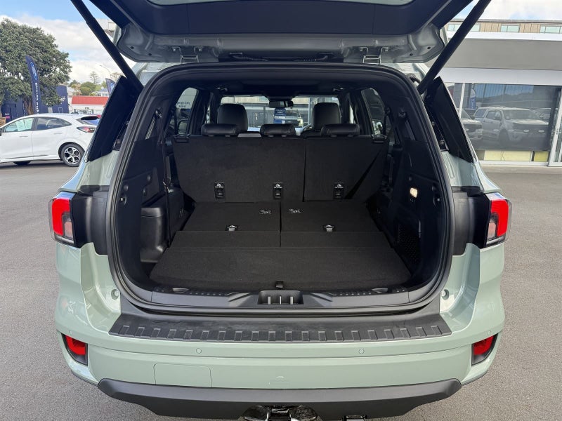 2026 Ford Everest PLATINUM image 4