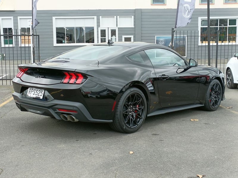 2026 Ford Mustang 5.0L V8 Fastback - Black Edition image 4