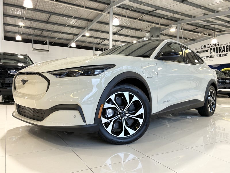 2026 Ford Mustang Mach-E SELECT 78Kwh EV image 2