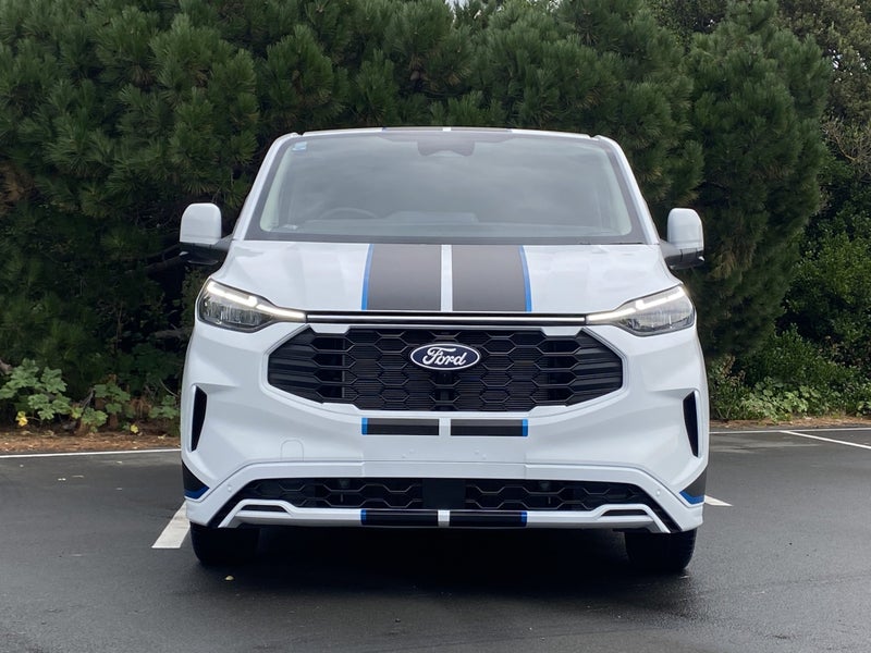 2026 Ford Tourneo Transit Custom Sport AWD image 2