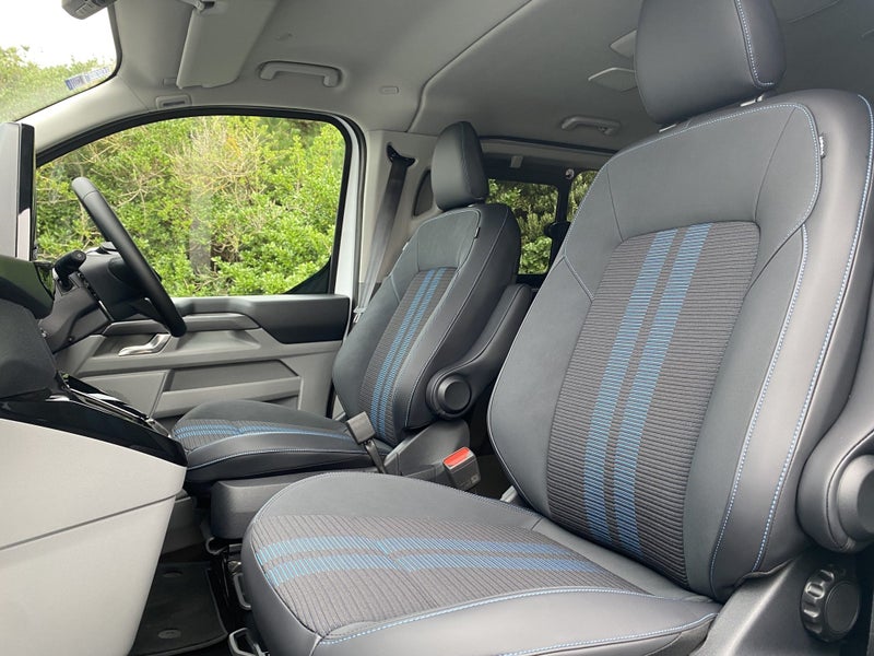 2026 Ford Tourneo Transit Custom Sport AWD image 4