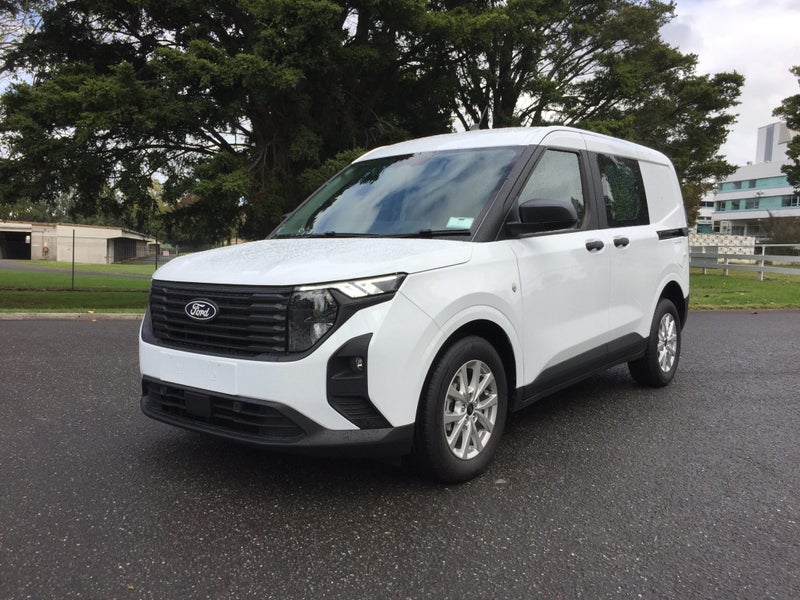 2026 Ford Transit COURIER TREND image 3