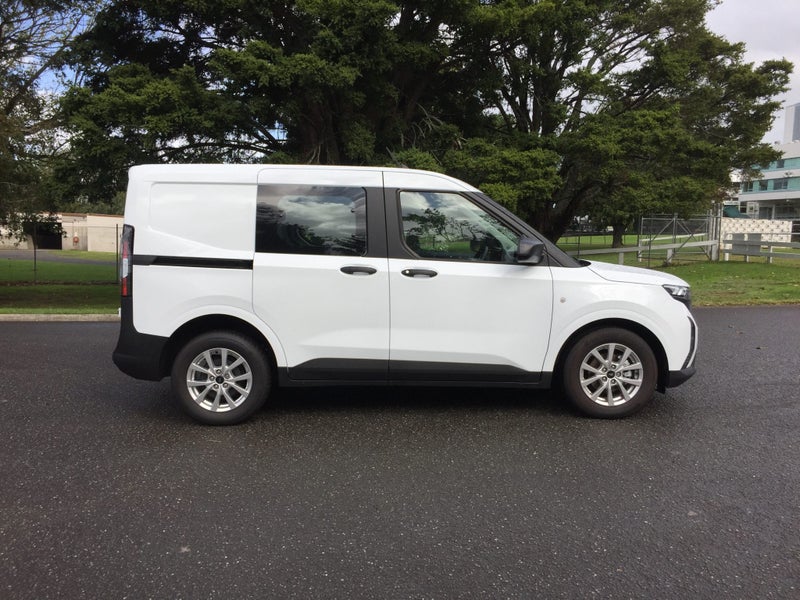 2026 Ford Transit COURIER TREND image 4