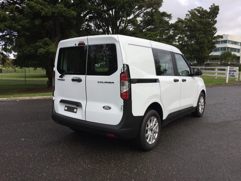 2026 Ford Transit COURIER TREND image 5