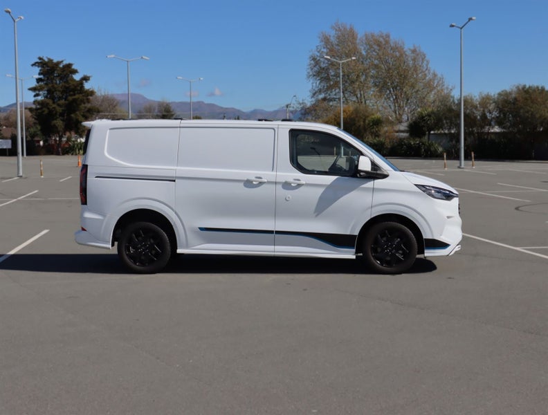 2026 Ford Transit CUSTOM 320 SPORT AWD image 2