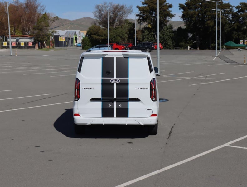 2026 Ford Transit CUSTOM 320 SPORT AWD image 4