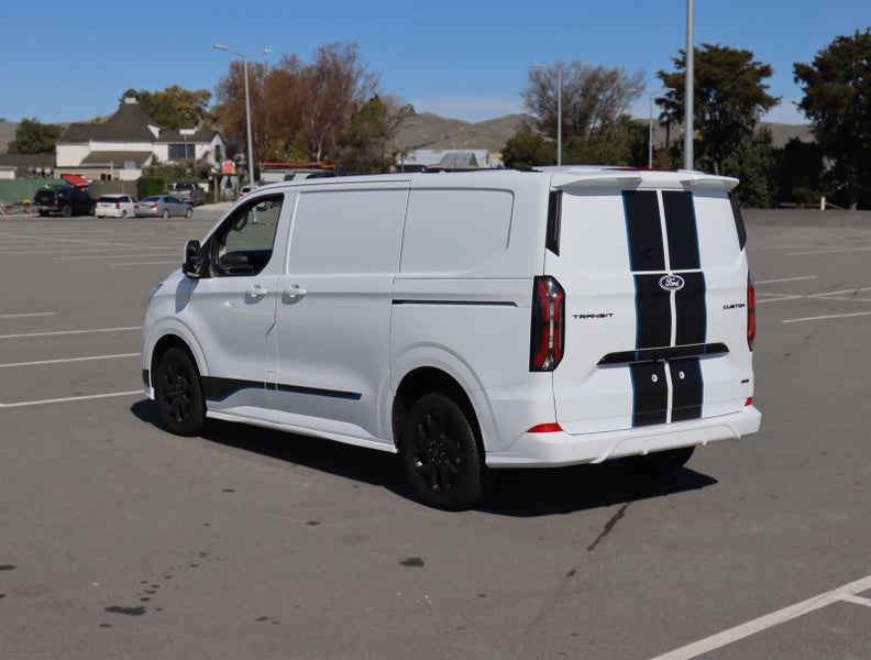 2026 Ford Transit CUSTOM 320 SPORT AWD image 5