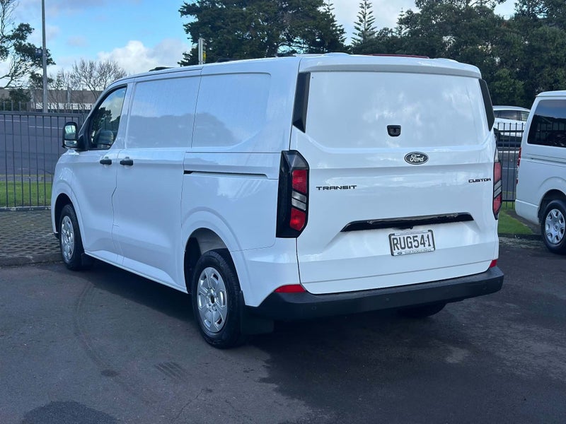 2026 Ford Transit Custom 320 Swb 2.0D image 4