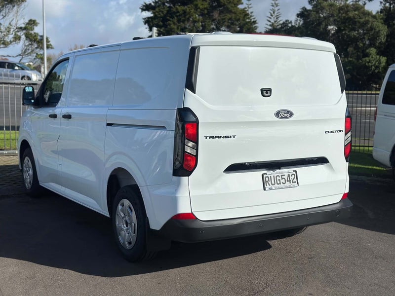2026 Ford Transit Custom 320 Swb 2.0D image 4