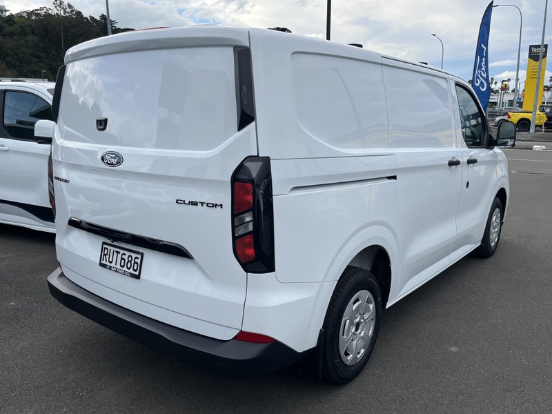 2026 Ford Transit Custom 320 SWB 2.0D image 5