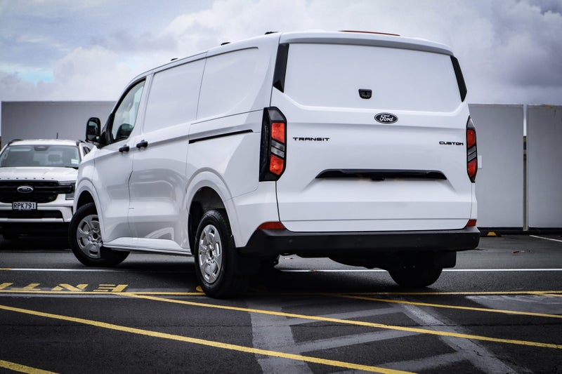 2026 Ford Transit Custom 320 Swb 2.0D image 3