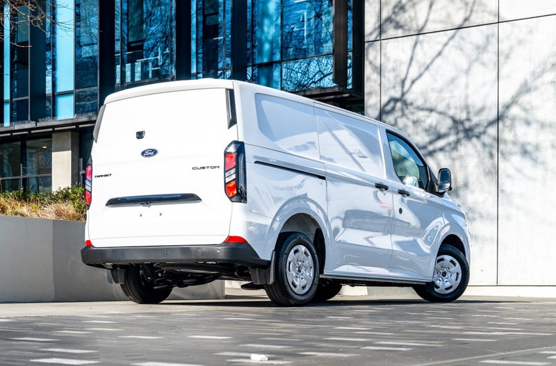 2026 Ford Transit Custom 320 SWB 2.0D image 3