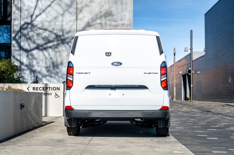 2026 Ford Transit Custom 320 SWB 2.0D image 5