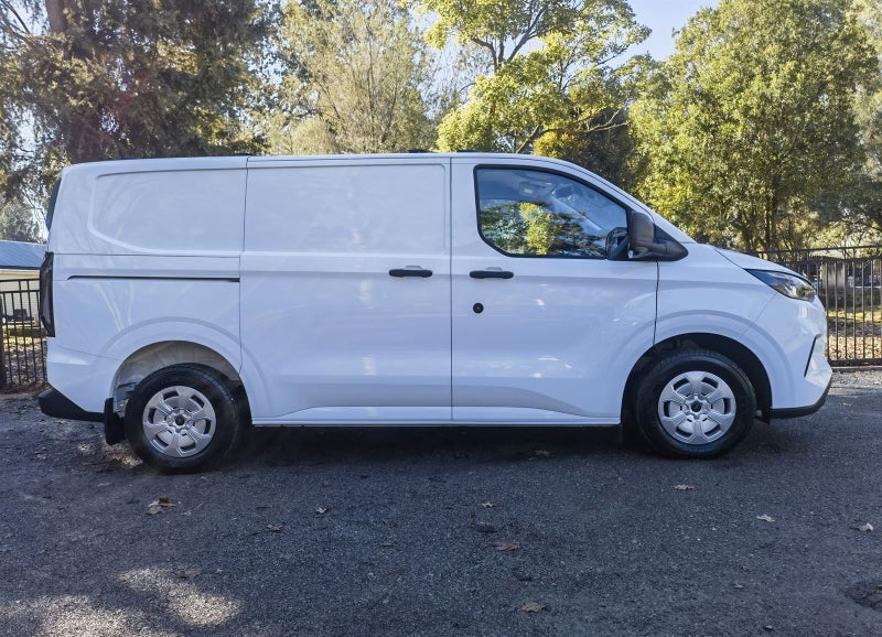 2026 Ford Transit CUSTOM 320 SWB image 5