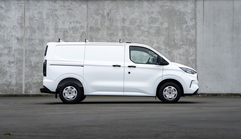 2026 Ford Transit CUSTOM 320 SWB image 2