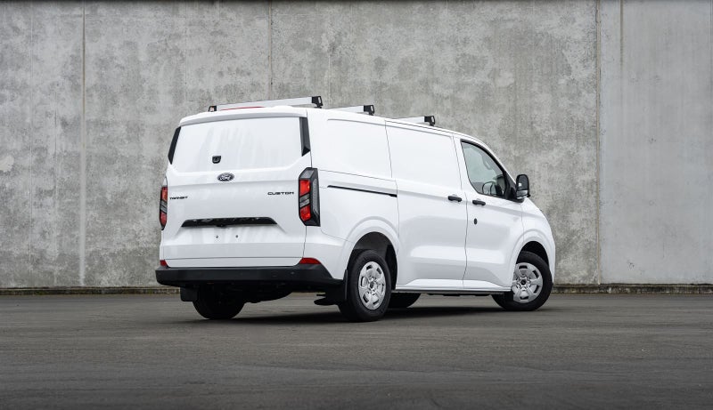 2026 Ford Transit CUSTOM 320 SWB image 3