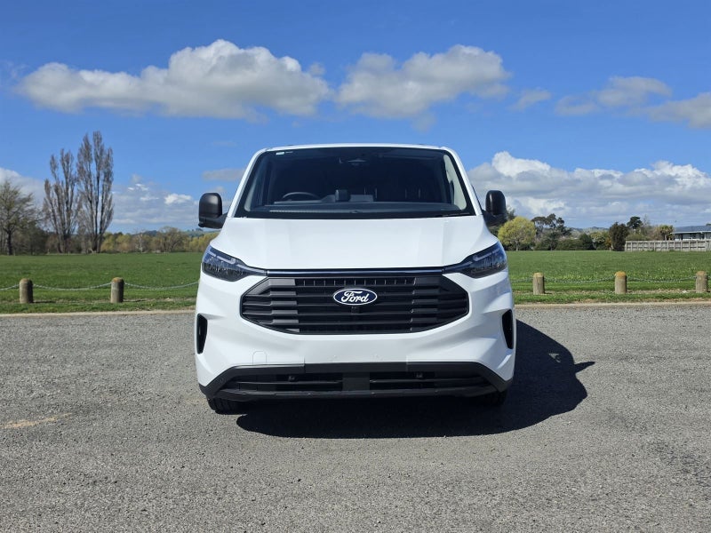 2026 Ford Transit CUSTOM 320L image 2