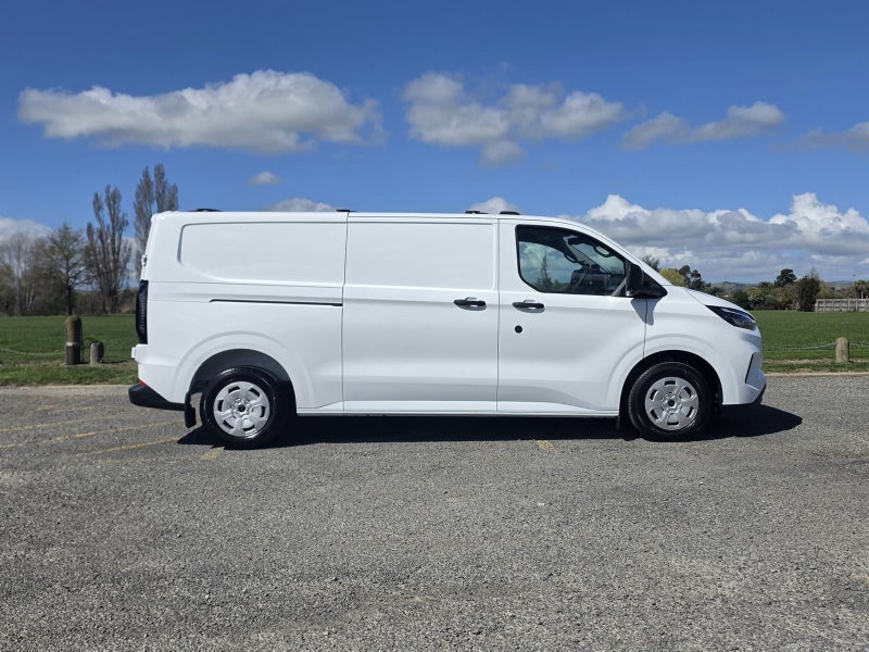 2026 Ford Transit CUSTOM 320L image 5