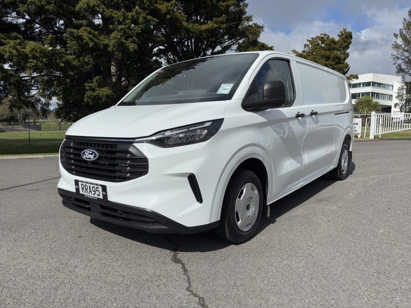 2026 Ford Transit CUSTOM 320L image 3