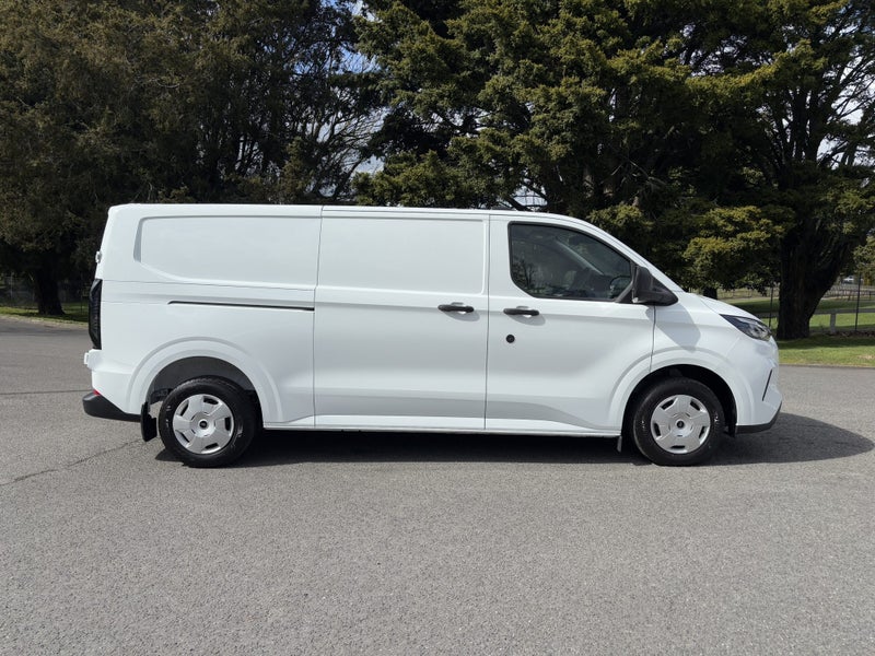 2026 Ford Transit CUSTOM 320L image 4