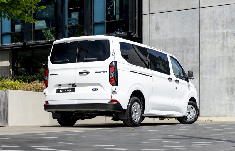 2026 Ford Transit Kombi 320L Bus image 2
