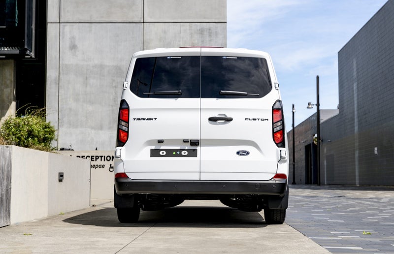 2026 Ford Transit Kombi 320L Bus image 3