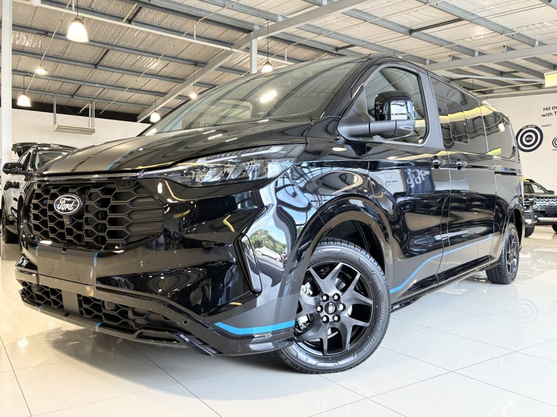 2026 Ford Transit Tourneo Custom Sport image 3