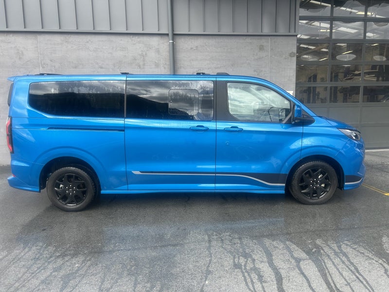 2026 Ford Transit Tourneo Custom Sport image 3