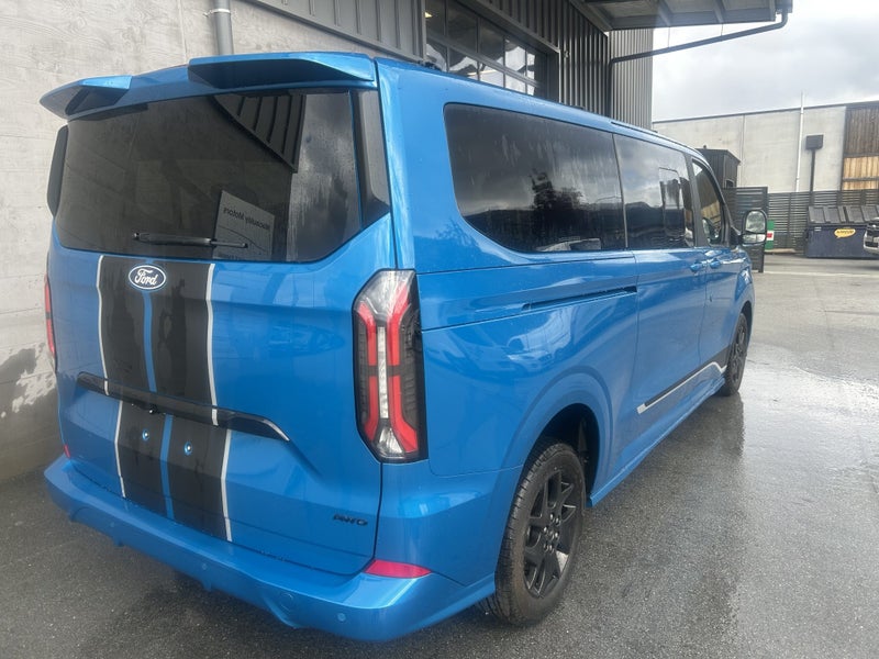 2026 Ford Transit Tourneo Custom Sport image 4
