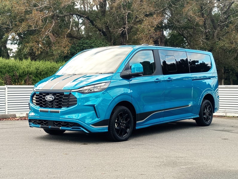 2026 Ford Transit Tourneo Custom Sport image 2