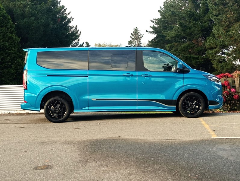 2026 Ford Transit Tourneo Custom Sport image 3