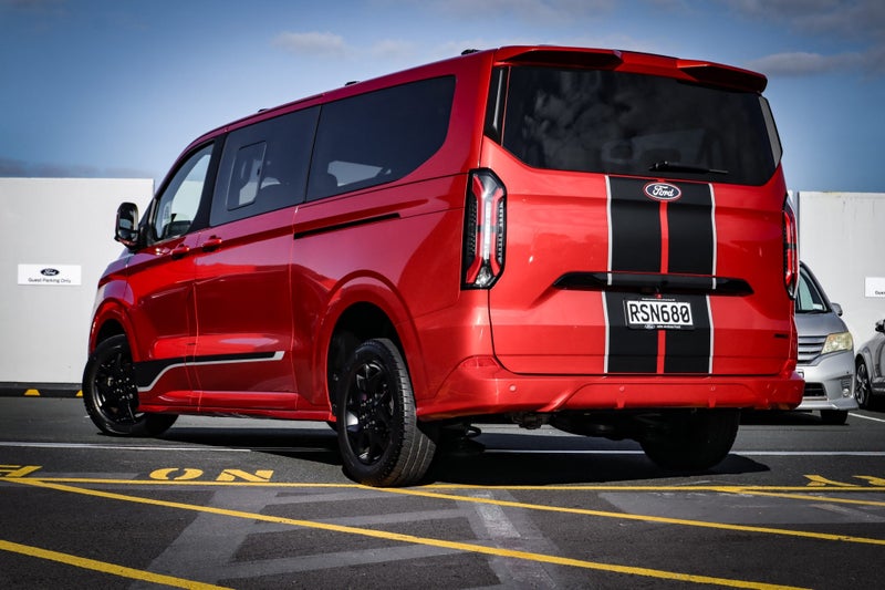 2026 Ford Transit Tourneo Custom Sport image 3